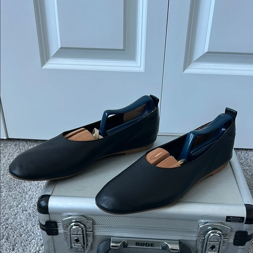 Everlane Elegant Black Leather‎ Women's Flats. The Day Glove.